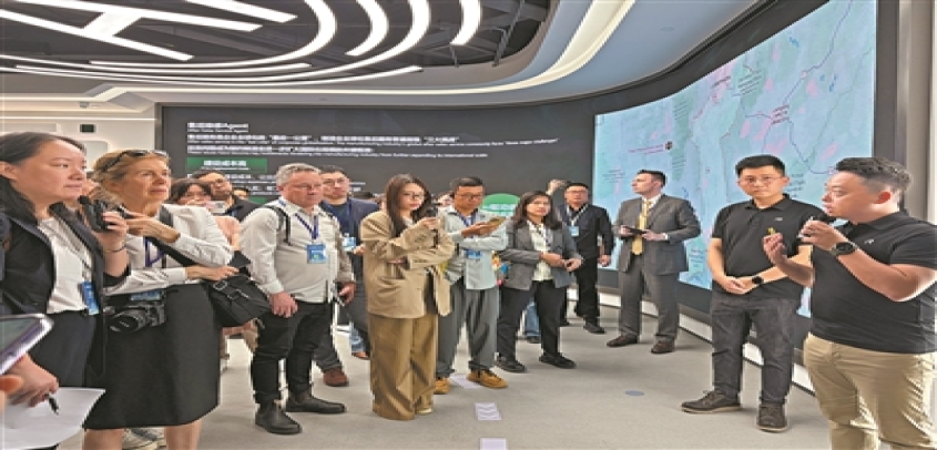 国新办中外记者见面会在穗举行 聚焦扩大高水平对外开放和推动粤港澳大湾区建设