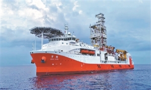 “梦想”号大洋钻探船取得多项重大进展 海底电磁探测设备创造全球最深水大地电磁作业纪录